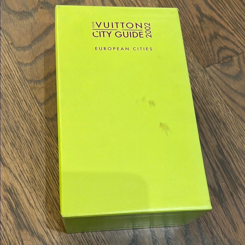 Louis Vuitton City Guide Box with 8 books